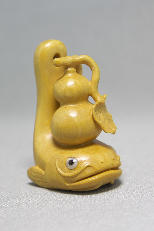 【根付・彫刻】瓢箪鯰 ／ ひょうたんなまず（御蔵島産 黄楊材 使用） 瓢箪鯰