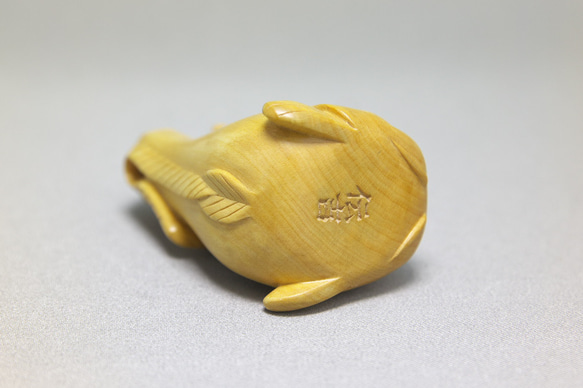 【根付・彫刻】瓢箪鯰 ／ ひょうたんなまず（御蔵島産 黄楊材 使用） 瓢箪鯰