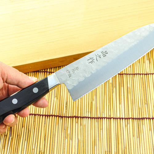 土佐打刃物 鍛造三徳包丁 180 日立青紙2号鋼 両刃 槌目磨 口金有 黒