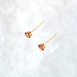 【天然石マデイラシトリンのシンプルな一粒スタッドピアス】オレンジ/4mm/サージカルステンレス / つけっぱなしOK 9枚目の画像
