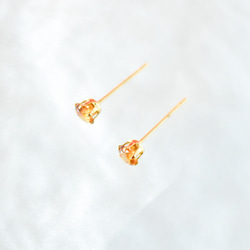 【天然石マデイラシトリンのシンプルな一粒スタッドピアス】オレンジ/4mm/サージカルステンレス / つけっぱなしOK 6枚目の画像