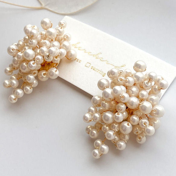 【精選】絲滑白珍珠花束耳環 | 儀式 | 派對【補貨】 第5張的照片