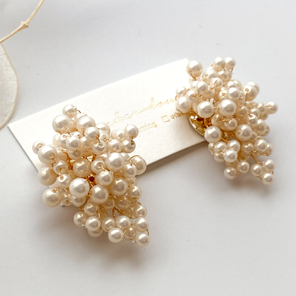 【精選】絲滑白珍珠花束耳環 | 儀式 | 派對【補貨】 第6張的照片