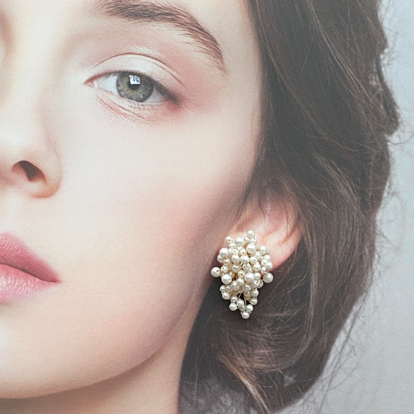 【精選】絲滑白珍珠花束耳環 | 儀式 | 派對【補貨】 第4張的照片