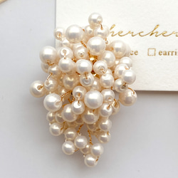 【精選】絲滑白珍珠花束耳環 | 儀式 | 派對【補貨】 第8張的照片