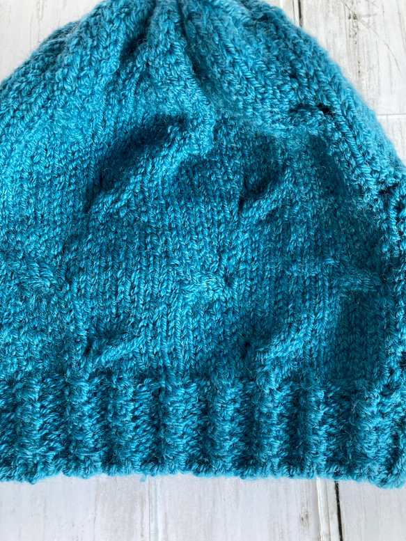 ニット帽、落ち着いたブルー、透かし編み©、毛100％、受注制作 6枚目の画像