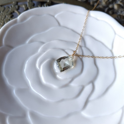 天然石 宝石質グリーンアメジストAAA品質の一粒ネックレス 透明度の高い美しい石を使用　【1点もの】【ミディアム】 2枚目の画像