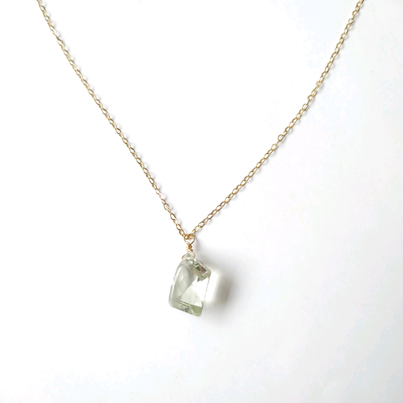 天然石 宝石質グリーンアメジストAAA品質の一粒ネックレス 透明度の高い美しい石を使用　【1点もの】【ミディアム】 15枚目の画像