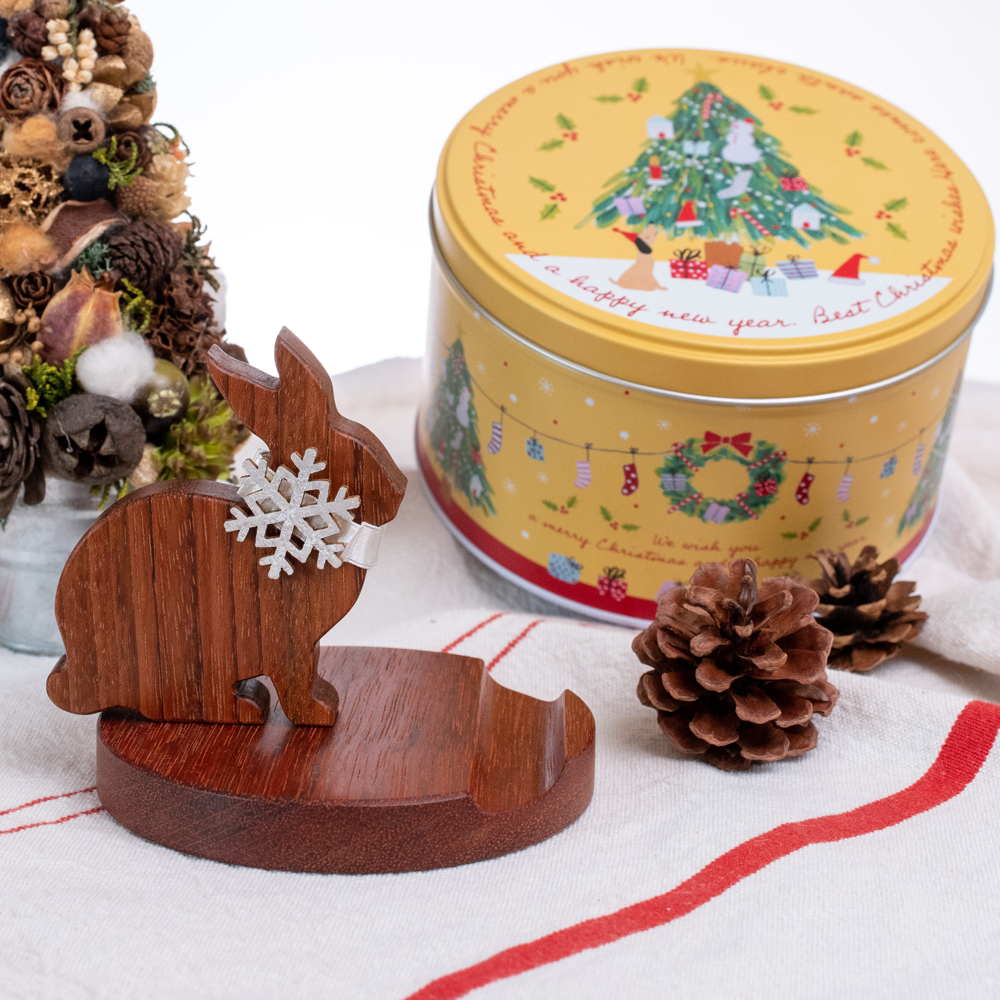 ★Xmasブリキ缶入り★ウサギのスマホスタンド