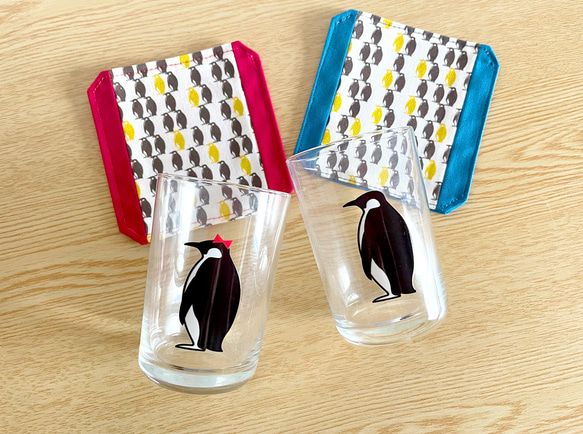 ペアで使える コウテイペンギンのテーパードグラス コースター付 ガラス コップ ペアグラス プレゼント 結婚祝い ギフト 2枚目の画像