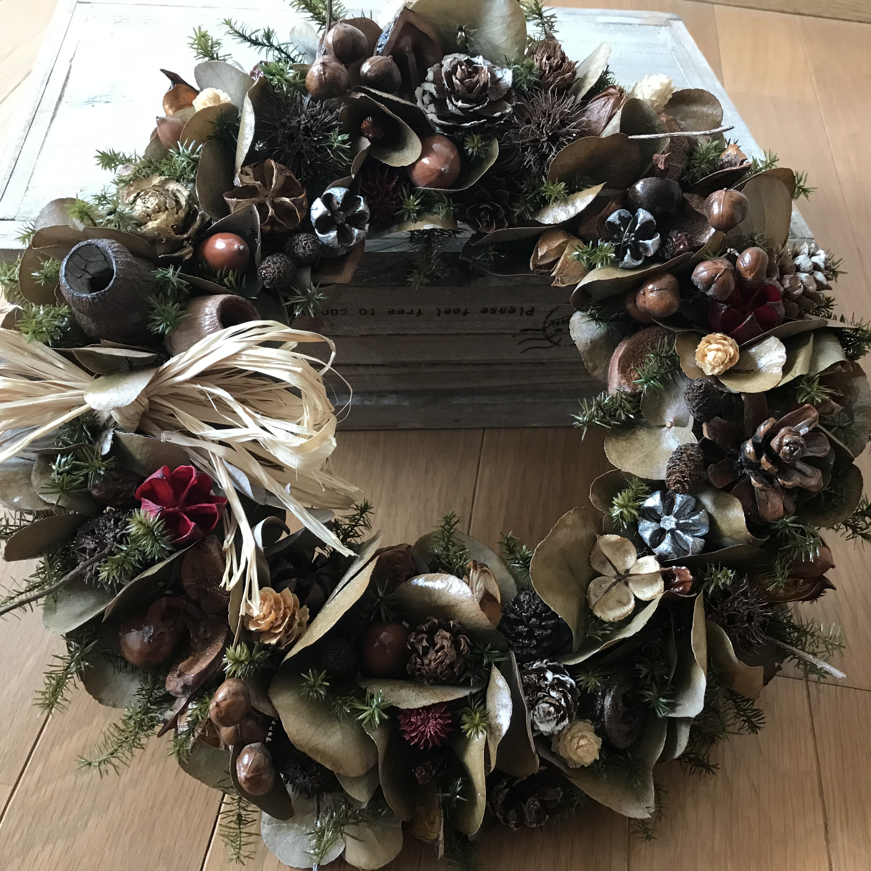 《再販ｘ4》北欧の森のシックでアンティークな木の実とユーカリのリース28cm