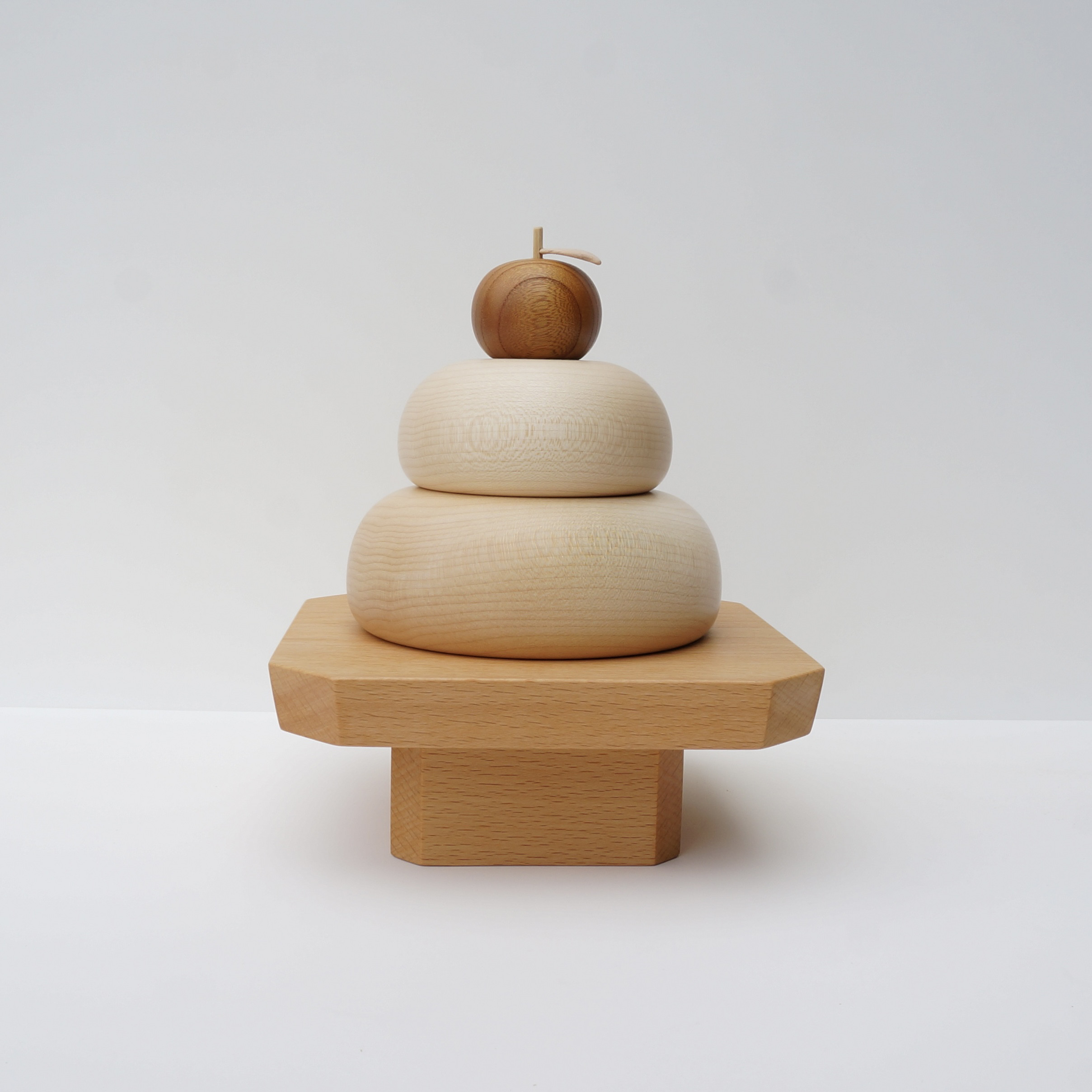 大っきい方の木の鏡餅