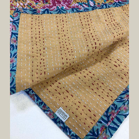 インドカンタ刺繍　ミニラグ　ターメリックフラワー 5枚目の画像