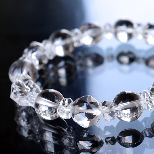 最上級スターラウンドカット水晶と天然ラウンド水晶とボタンカット水晶