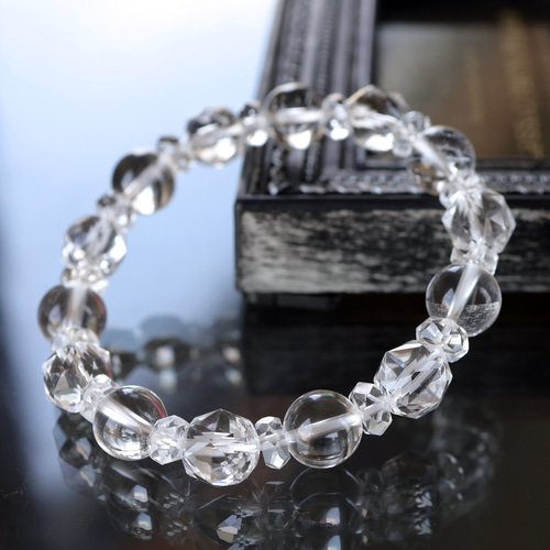 最上級スターラウンドカット水晶と天然ラウンド水晶とボタンカット水晶