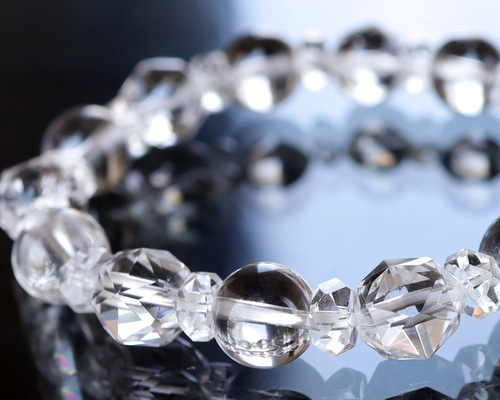 最上級スターラウンドカット水晶と天然ラウンド水晶とボタンカット水晶