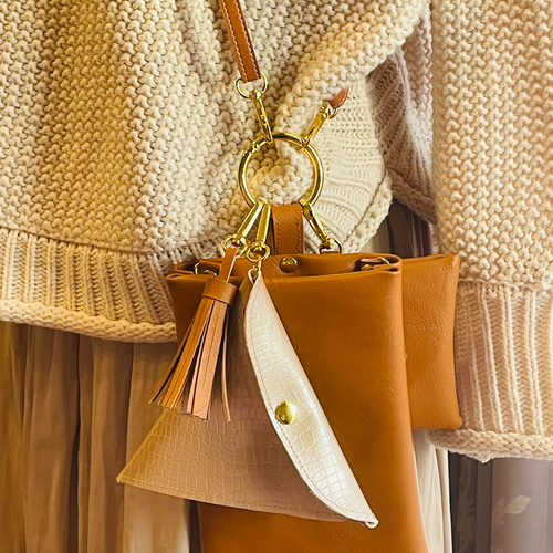 ミナペルホネン/アネモネ ピンク/ミニラウンドショルダー本革キャメル