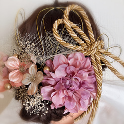 成人式 髪飾り ピンクゴールドのお花と水引 ゴールドドライフラワーの髪飾りくすみカラー 赤 シルバー タッセル ロープ 3枚目の画像