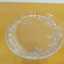 再販/ガラス食器／北欧風柄（カラフルリーフ）のガラスプレート