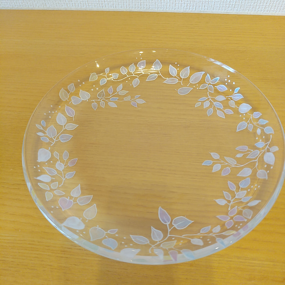 再販/ガラス食器／北欧風柄（カラフルリーフ）のガラスプレート