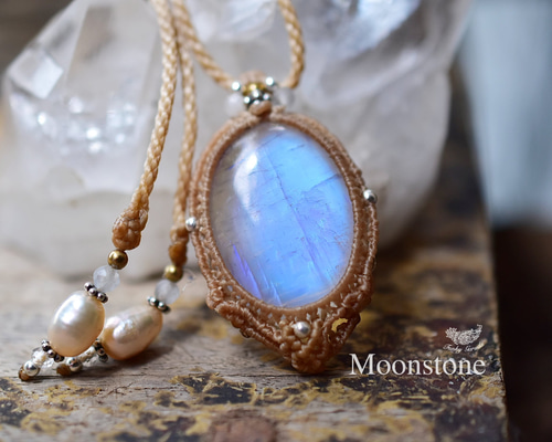 高貴な香り☆レインボームーンストーン マクラメネックレス741
