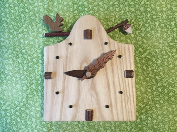 木製時計   リスとドングリ 3枚目の画像