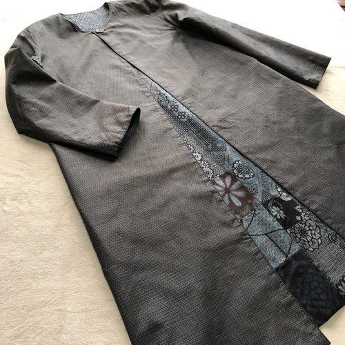 着物リメイク　かすりパッチワーク パッチワークデザイン ロングコート ネイビー系 着物リメイク かすりパッチワーク パッチワークデザイン ロングコート