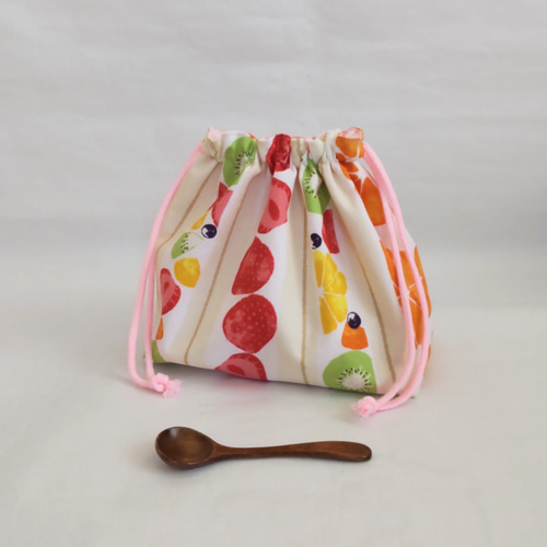 いちご ☆フルーツサンド お弁当袋 コップ袋 ハンドメイド ランチョンマット いちご ☆フルーツサンド お弁当袋 コップ袋 ハンドメイド ランチョン