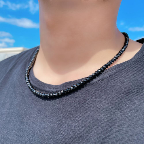 ギラギラと首元が輝きます!!】本物ブラックスピネルネックレス ギラギラと首元が輝きます!!】本物ブラックスピネルネックレス