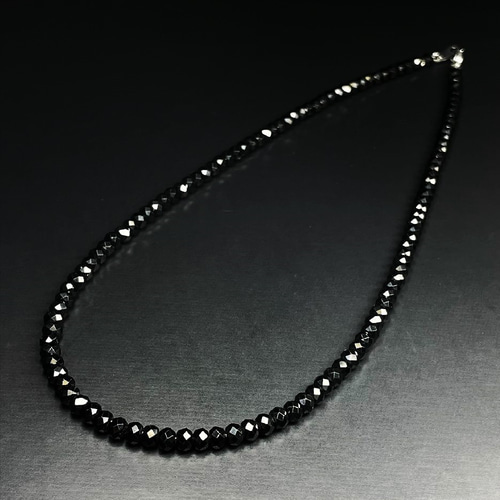 ギラギラと首元が輝きます!!】本物ブラックスピネルネックレス 5mm