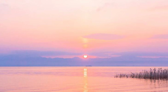 空の色をまとう　神秘的なあけぼの空のネックウォーマー　 2枚目の画像