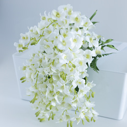 デンファレの正統派ウェディングブーケ【ブートニア付き】 前撮り 挙式 二次会 アーティフィシャルフラワー 3枚目の画像