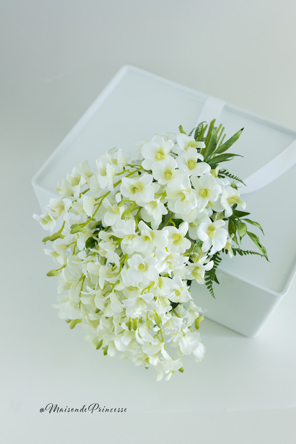 デンファレの正統派ウェディングブーケ【ブートニア付き】 前撮り 挙式 二次会 アーティフィシャルフラワー 4枚目の画像