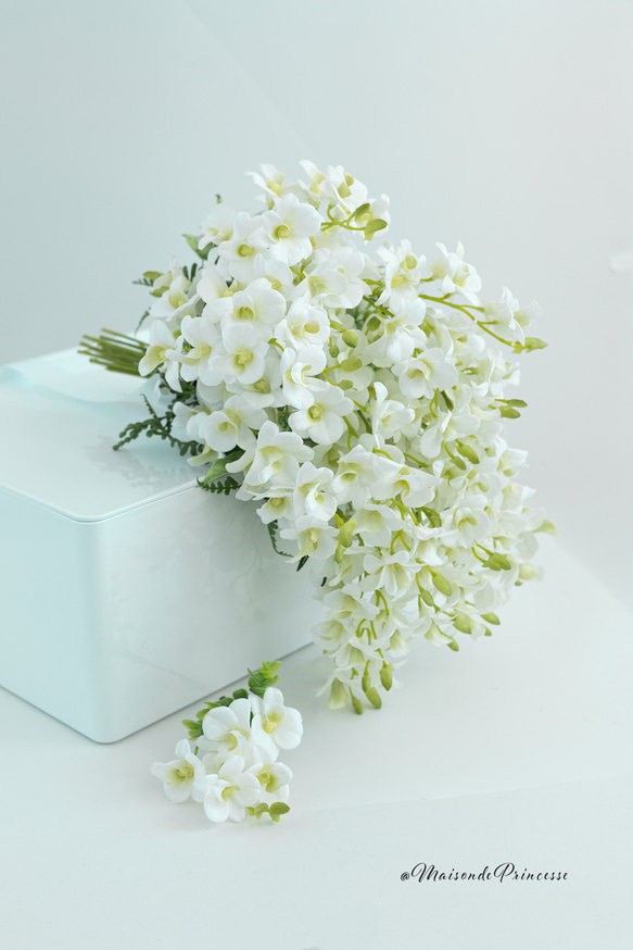 デンファレの正統派ウェディングブーケ【ブートニア付き】 前撮り 挙式 二次会 アーティフィシャルフラワー 5枚目の画像