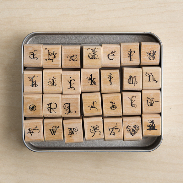 コラージュ用品 木製スタンプ アルファベット 花体 フォント 28個セット はんこ 筆記用具  [a-01024] 5枚目の画像