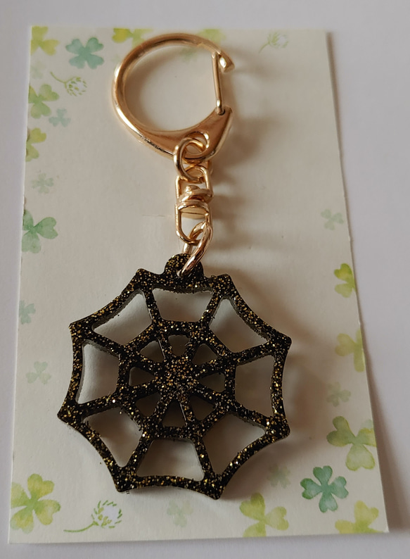 【ハンドメイド】ハロウィンバックチャーム 蜘蛛の巣 1枚目の画像