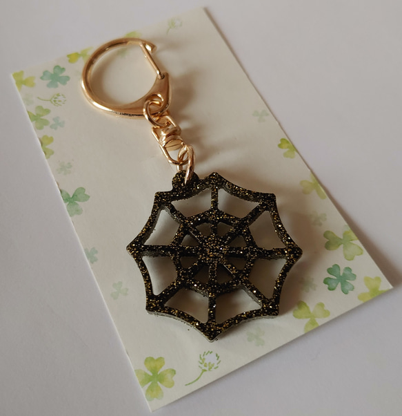 【ハンドメイド】ハロウィンバックチャーム 蜘蛛の巣 3枚目の画像