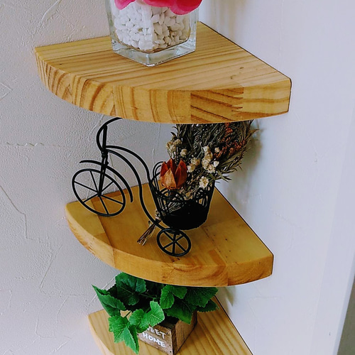 壁から生えたコーナーシェルフ ナチュラル 壁掛けラック・ウォール