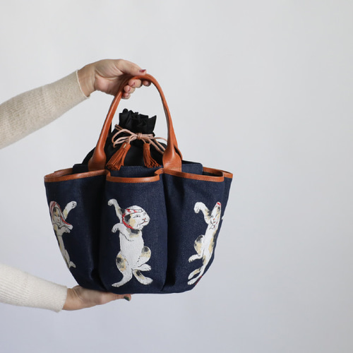 ラスト1 最終SALE Mサイズ 手描き鞄 踊る猫 花ポケット