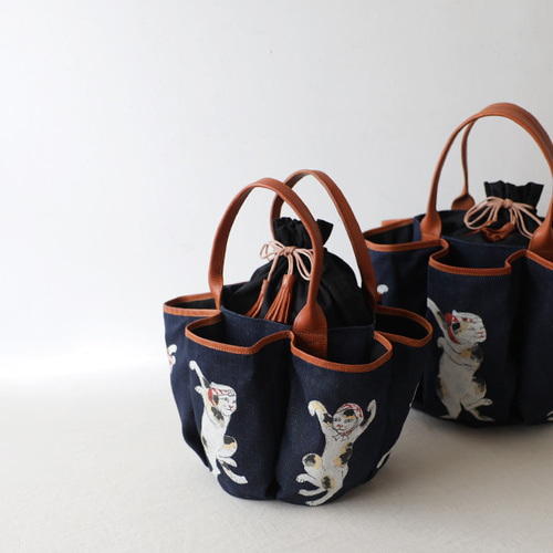 ラスト1 最終SALE Mサイズ 手描き鞄 踊る猫 花ポケット