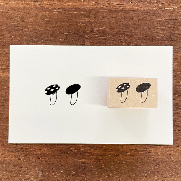 監督：Emi Nakano 插圖郵票蘑菇秋季植物花卉郵票 (a-150) 第1張的照片