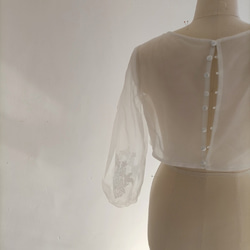 ウェディングドレスの上に羽織 ゆったりとしたボレロ くるみボタン 結婚式 2次会 2枚目の画像