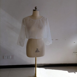 ウェディングドレスの上に羽織 ゆったりとしたボレロ くるみボタン 結婚式 2次会 5枚目の画像