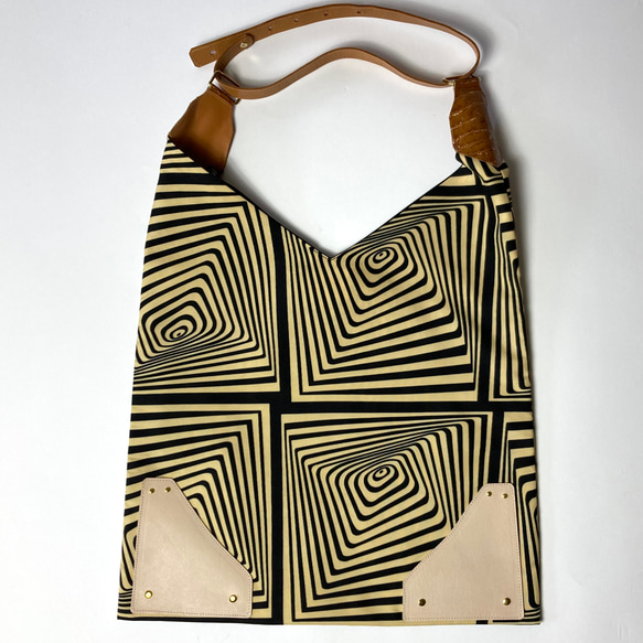 African print × Real leather bag   black&beige 2枚目の画像