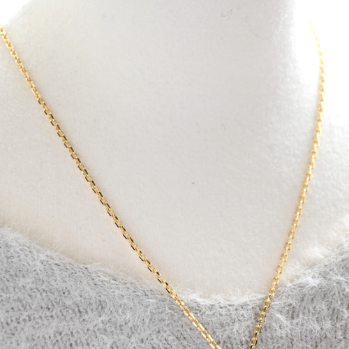 葉っぱ型金色メッキネックレス 葉っぱ型金色メッキネックレス