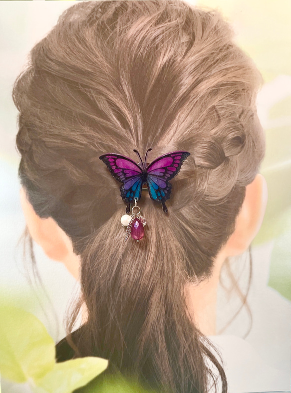 幸せを招く紫の蝶のポニーフック（ユニコーンカラー） 2枚目の画像