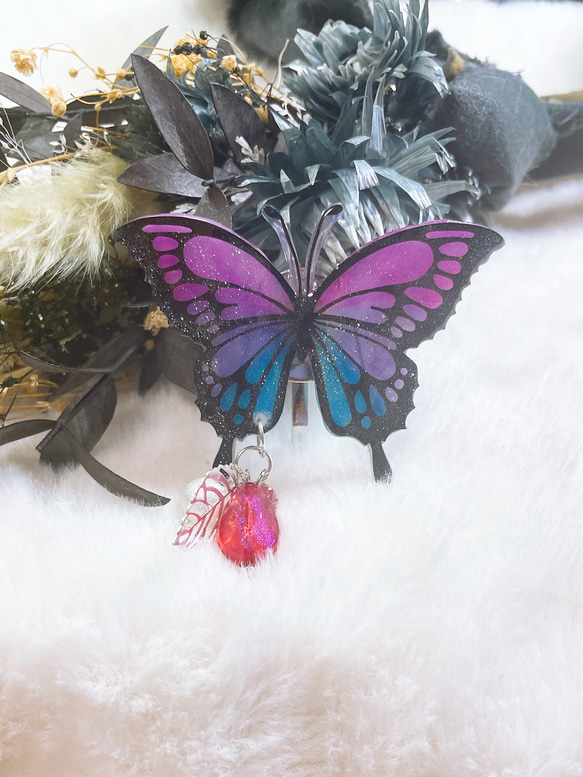 幸せを招く紫の蝶のポニーフック（ユニコーンカラー） 1枚目の画像