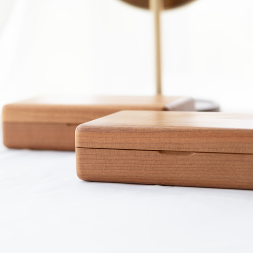 手工・無垢材】磁石付き ジュエリーボックス（ウォールナット/チェリー