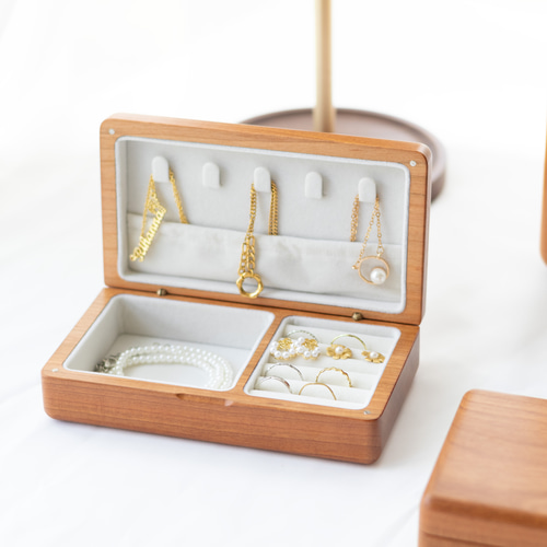 手工・無垢材】磁石付き ジュエリーボックス（ウォールナット/チェリー