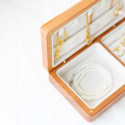 手工・無垢材】磁石付き ジュエリーボックス（ウォールナット/チェリー